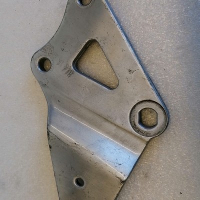 occasion Platine repose pied pilote droite Suzuki 1100 GSXR 