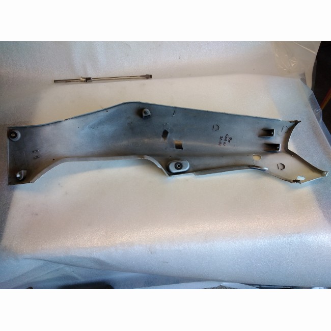 Flanc arrière gauche Suzuki 750 GSXR