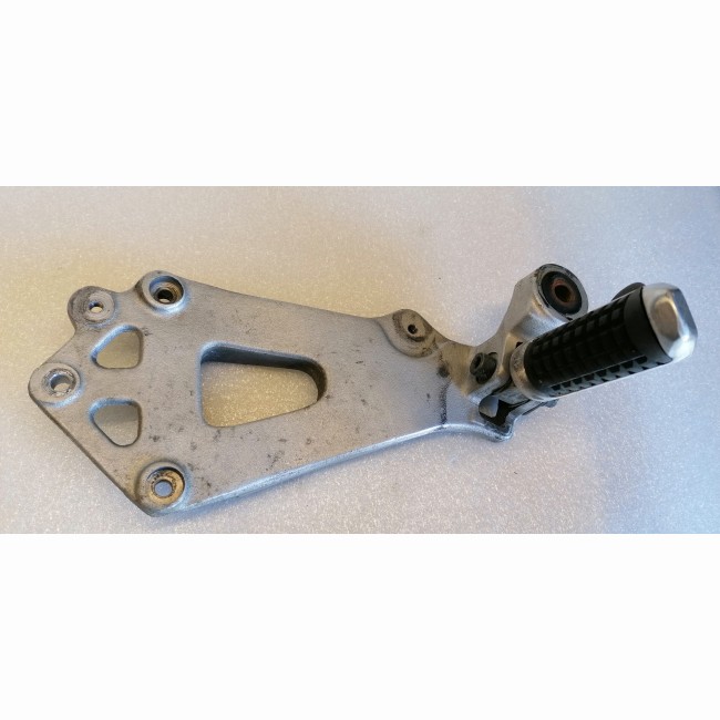 Platine passager droite Suzuki 1100 GSXR