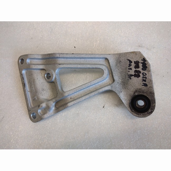 Platine repose pied passager droit Suzuki 1100 GSXR