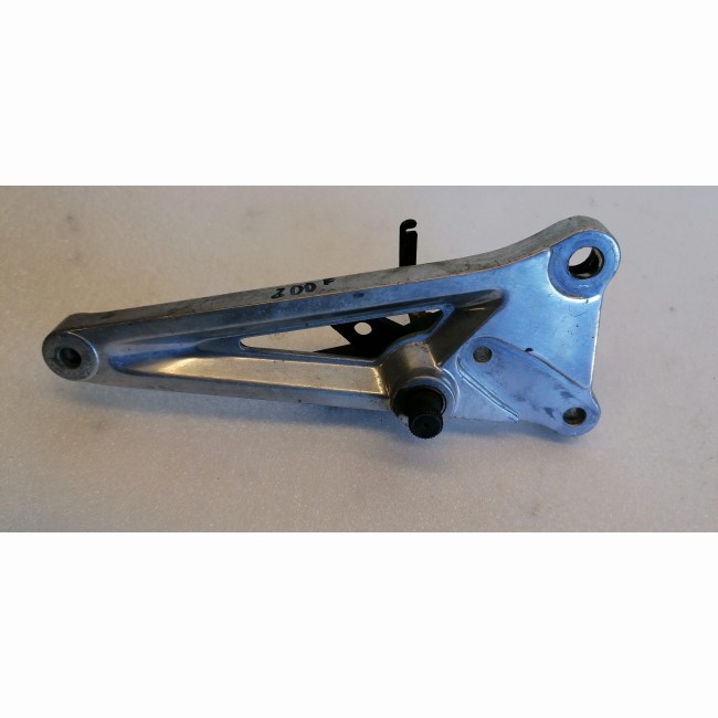 Platine repose pied pilote droite Honda 125 CB TWIN