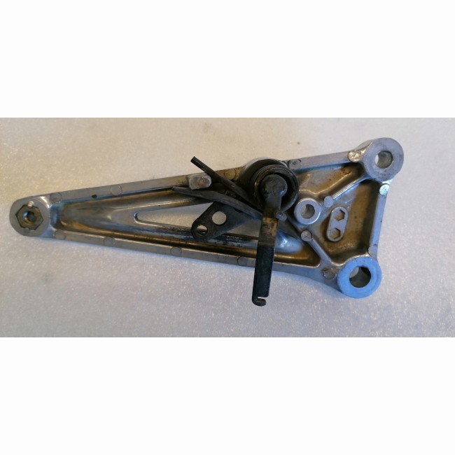 Platine repose pied pilote droite Honda 125 CB TWIN