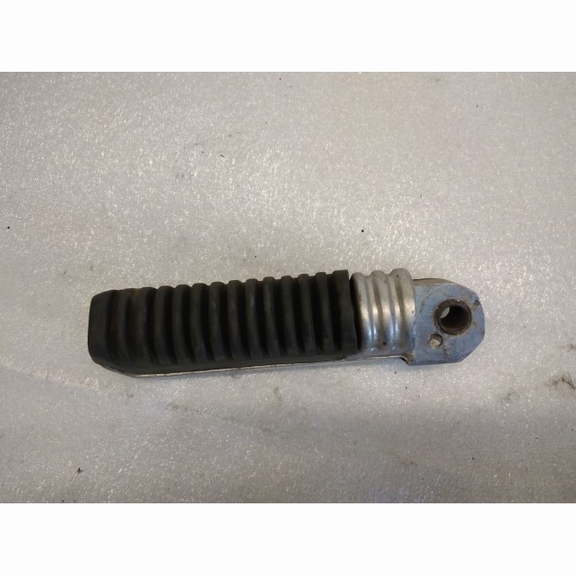 Repose pied passager droit Suzuki 1100 GSXR